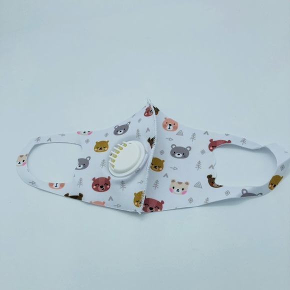 NWT BEAR PRINT CHILDREN FACE MASK WITH FILTER - Picture 1 of 2
